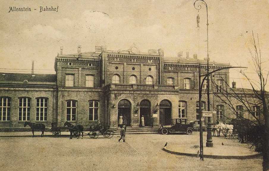 Stara pocztówka ukazująca Dworzec Główny w Olsztynie