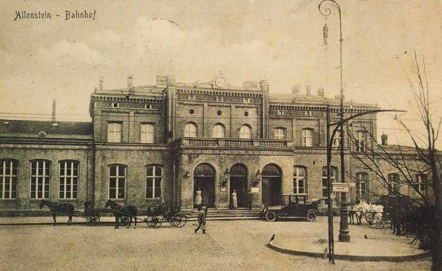Stara pocztówka ukazująca Dworzec Główny w Olsztynie